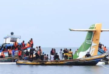 Avión de pasajeros se estrella en el lago Victoria en Tanzania; reportan 19 muertos