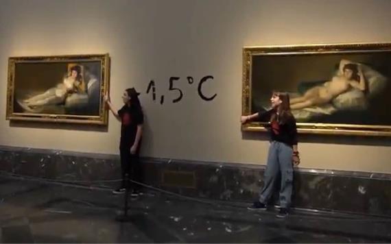 Activistas se ´pegan´ en cuadros de Francisco de Goya como protesta climática