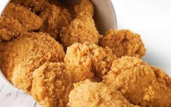 Familia denuncia que halló gusanos en pollo de KFC