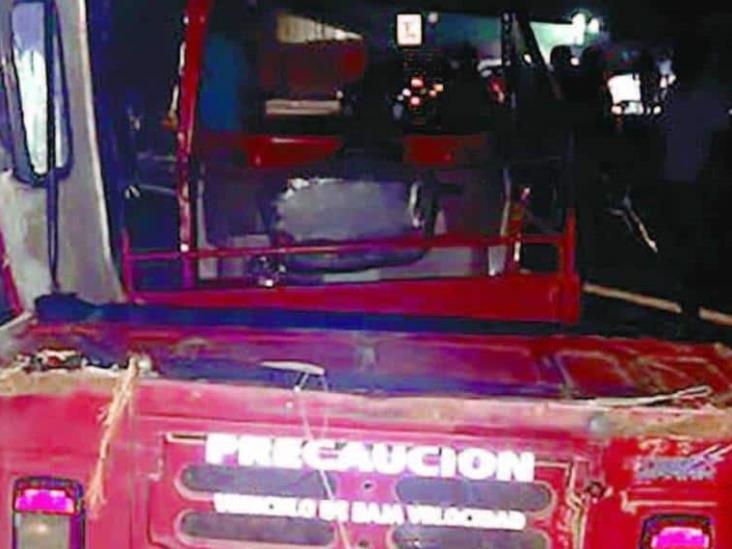 Pochimovilero colisiona contra un tráiler en la vía Villahermosa- Cárdenas Pochimovilero colisiona contra un tráiler en la vía Villahermosa- Cárdenas