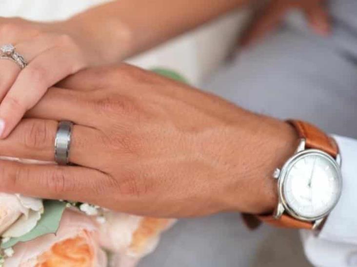 Hombre organizó boda con temática de Disney en hospital antes de la muerte de su pareja Hombre organizó boda con temática de Disney en hospital antes de la muerte de su pareja