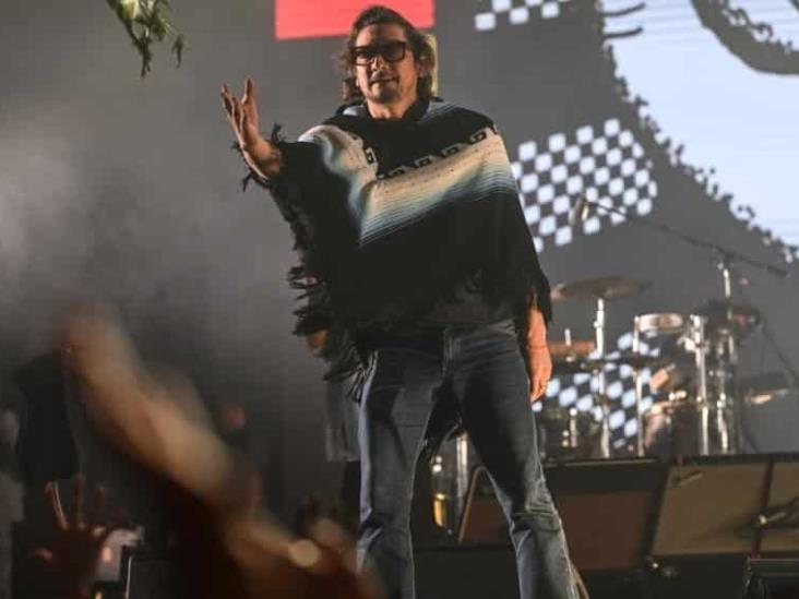 Zoé realiza homenaje a hermanas que murieron tras caer en coladera cuando iban a su concierto Zoé realiza homenaje a hermanas que murieron tras caer en coladera cuando iban a su concierto