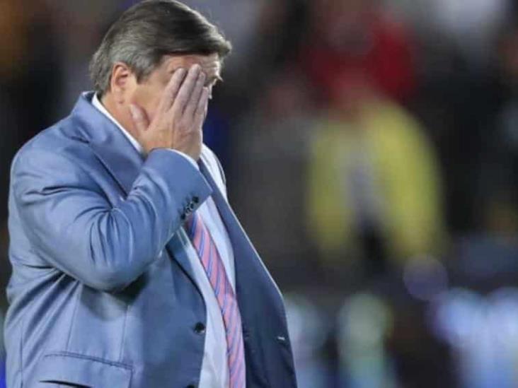 Miguel Herrera sorprendido con la directiva de Tigres Miguel Herrera sorprendido con la directiva de Tigres