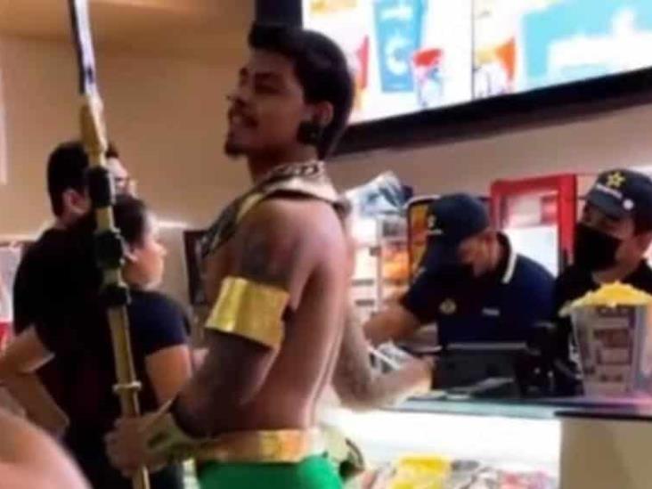 ¡Sin pena alguna! Joven llega disfrazado al cine como Namor y se hace viral ¡Sin pena alguna! Joven llega disfrazado al cine como Namor y se hace viral