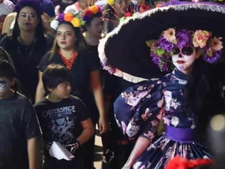 Realizan recorrido de catrinas y catrines por calles de Jonuta en el mes de los muertos Realizan recorrido de catrinas y catrines por calles de Jonuta en el mes de los muertos