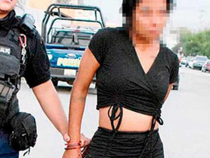 Vecinos intentan linchar a mujer por golpear a sus dos hijas en Coahuila Vecinos intentan linchar a mujer por golpear a sus dos hijas en Coahuila