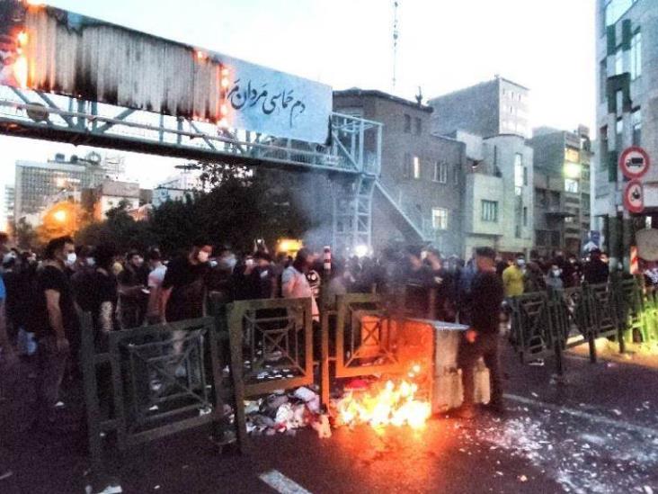 Condenan a muerte a manifestante por enemistad con Dios, en Irán Condenan a muerte a manifestante por enemistad con Dios, en Irán