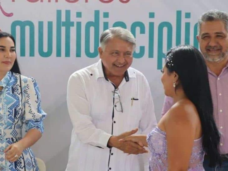 Encabeza Gregorio Espadas, graduación de talleres multidisciplinarios en Comalcalco Encabeza Gregorio Espadas, graduación de talleres multidisciplinarios en Comalcalco