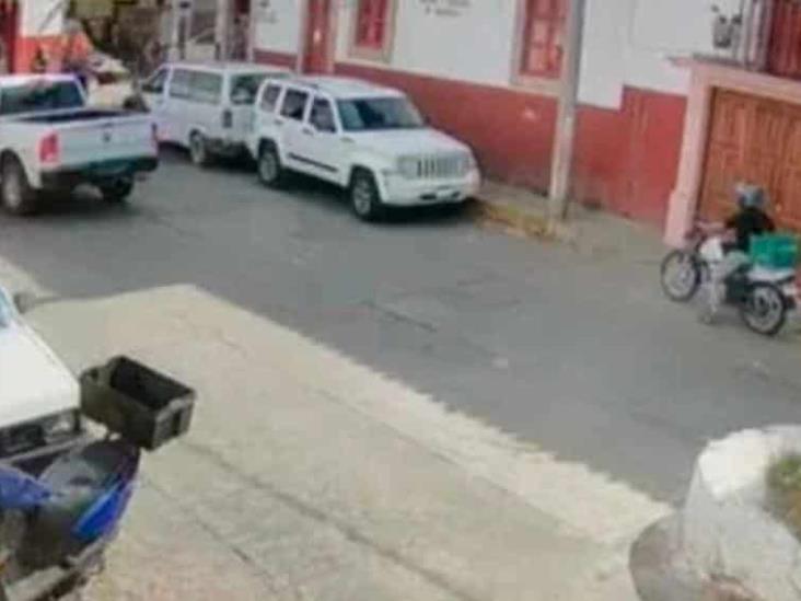 Comando secuestra a jóvenes a plena luz del día en Michoacán Comando secuestra a jóvenes a plena luz del día en Michoacán