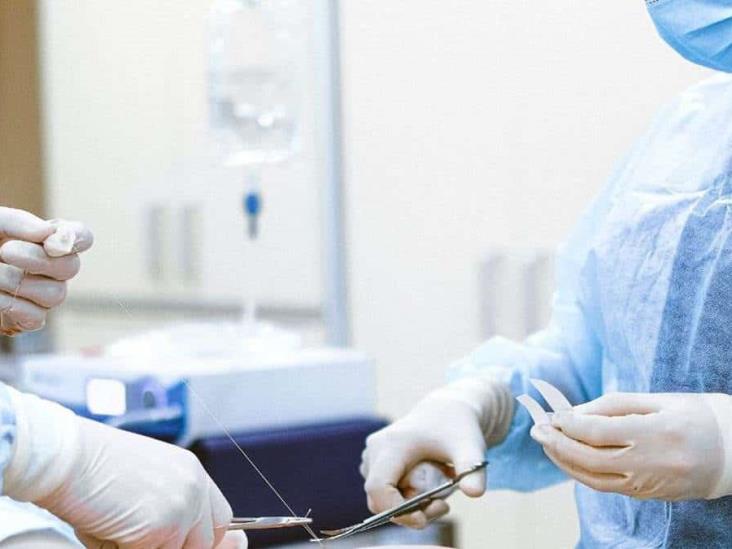 Joven termina con necrosis tras una cirugía plástica; su médico era dentista Joven termina con necrosis tras una cirugía plástica; su médico era dentista