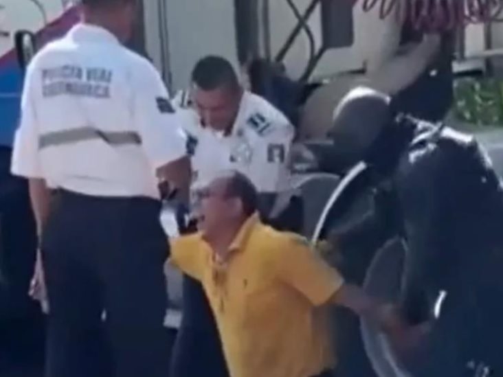 Video: Conductor de pipa se accidenta y no paraba de reír Video: Conductor de pipa se accidenta y no paraba de reír