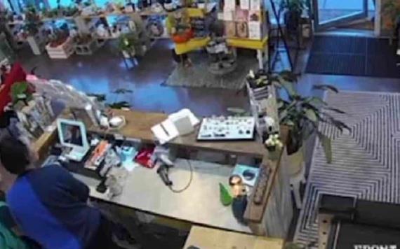 Video: Niño se salva de ser secuestrado tras pedir ayuda en una tienda y cajera se hace pasar por su madre