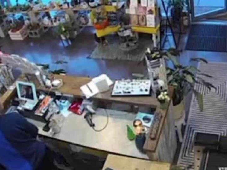 Video: Niño se salva de ser secuestrado tras pedir ayuda en una tienda y cajera se hace pasar por su madre Video: Niño se salva de ser secuestrado tras pedir ayuda en una tienda y cajera se hace pasar por su madre