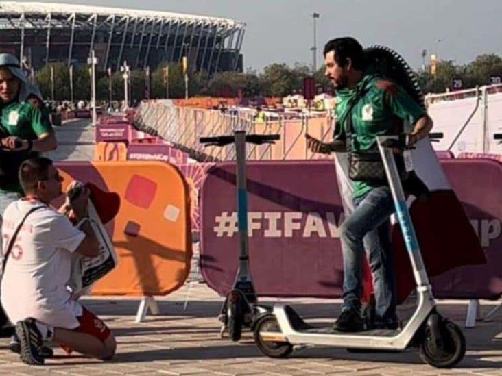 Aficionado de Polonia pidió de rodillas un sombrero mexicano Aficionado de Polonia pidió de rodillas un sombrero mexicano