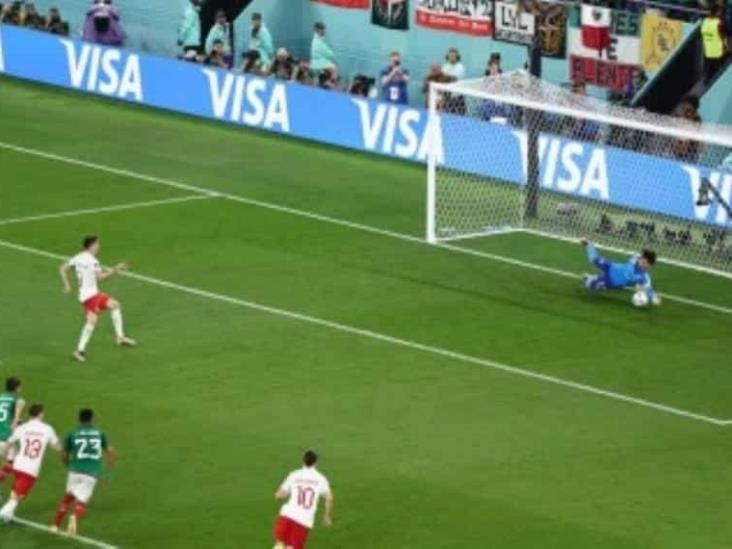 Memo Ochoa dedicó a su mejor amigo el penal parado a Polonia; falleció su papá ayer Memo Ochoa dedicó a su mejor amigo el penal parado a Polonia; falleció su papá ayer