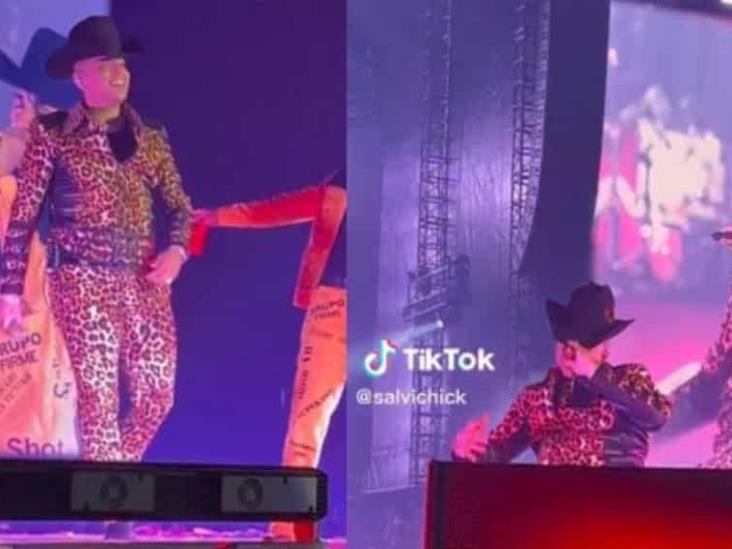 Fan golpea con celular a Eduin Caz durante concierto; así reaccionó el cantante Fan golpea con celular a Eduin Caz durante concierto; así reaccionó el cantante