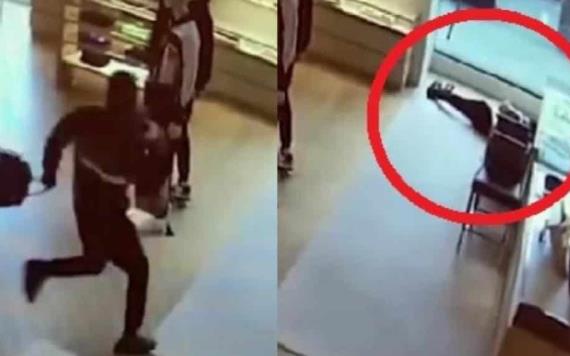 Hombre roba en tienda, trata de huir, se desmaya y termina detenido