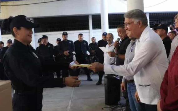 El presidente municipal de Comalcalco, asistió a la Dirección de Seguridad Pública municipal para realizar el pago de aguinaldos