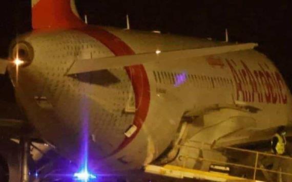 Escapan 14 pasajeros de un avión que aterrizó de emergencia luego de que una mujer fingió dar a luz