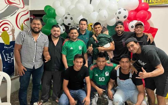 Jesús Gallardo fue recibido por sus amigos luego de su participación en el Mundial de Qatar 2022