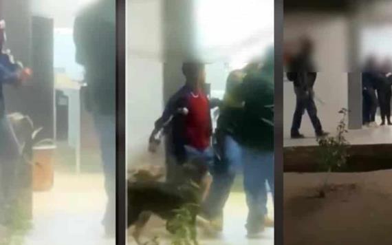 Hombre agrede a otra persona con un machete dentro de una escuela en Sonora