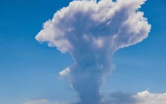 Columna de humo del Volcán Láscar activa alerta amarilla en Chile