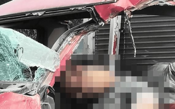 Accidente en la carretera Villahermosa - Cárdenas dejó prensado a cunductor