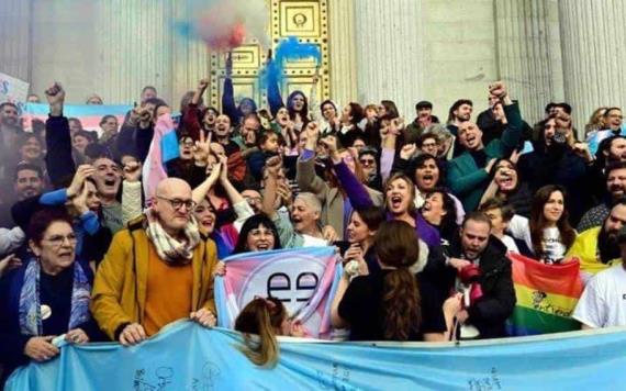 España aprueba ley trans que permite el cambio de género