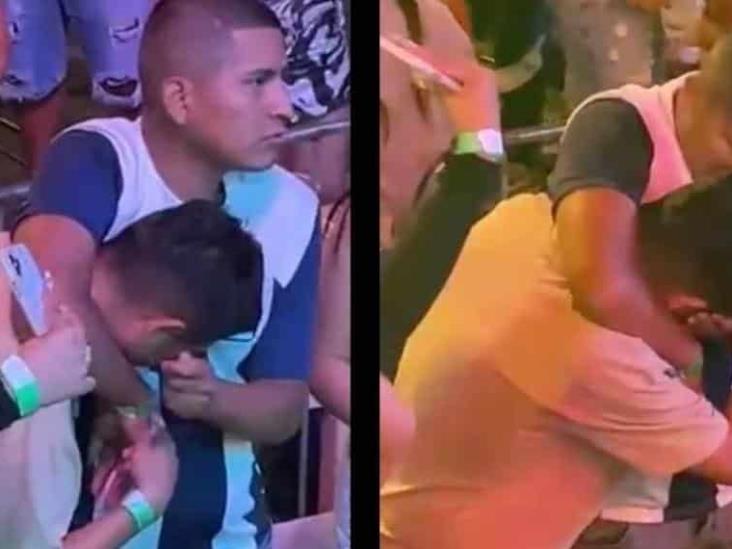 ¡Soldado caído! Joven llora en pleno concierto al recordar a su ex y su amigo lo consuela ¡Soldado caído! Joven llora en pleno concierto al recordar a su ex y su amigo lo consuela