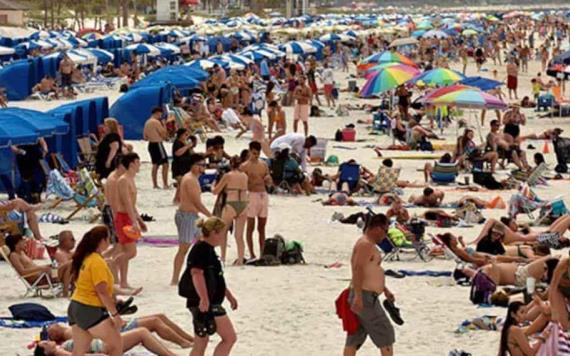Miami Beach prohibirá fumar en sus playas y parques a partir de 2023