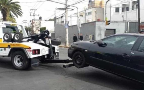 Recuperan vehículo negro usado en atentado contra Ciro Gómez Leyva