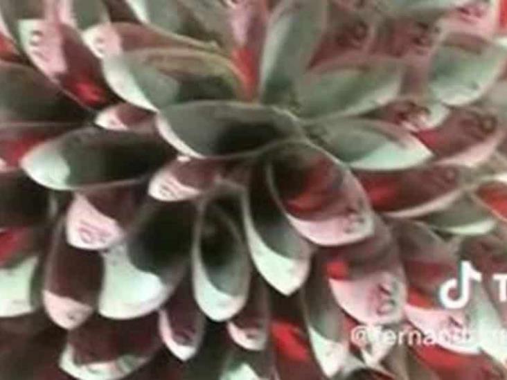 Joven crea ramo de billetes de 20 pesos como regalo para mamá; sorprende en redes Joven crea ramo de billetes de 20 pesos como regalo para mamá; sorprende en redes