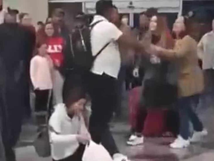 Mujer encuentra a su esposo con supuesta ´amante´ en el aeropuerto en Guanajuato Mujer encuentra a su esposo con supuesta ´amante´ en el aeropuerto en Guanajuato