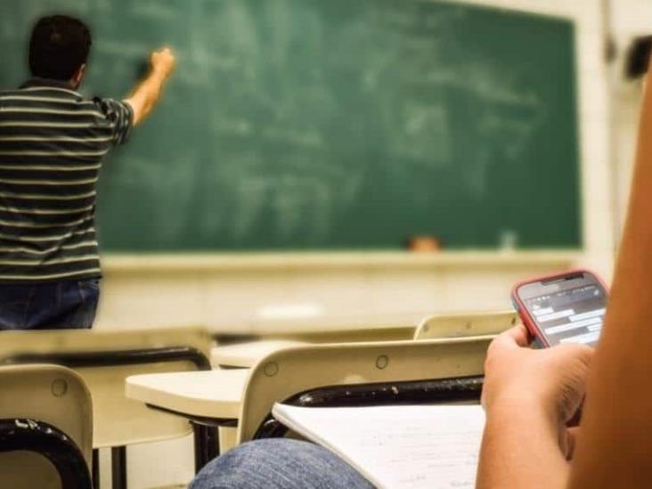 Profesor de Artes, sufre sobredosis de fentanilo frente a sus estudiantes de secundaria Profesor de Artes, sufre sobredosis de fentanilo frente a sus estudiantes de secundaria