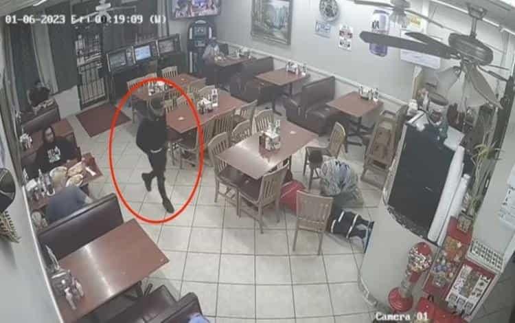 Cliente de una taquería mata a asaltante en Texas Cliente de una taquería mata a asaltante en Texas