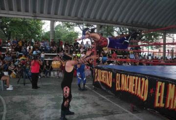 Realizan extraordinaria función de lucha libre con motivo del Día de Reyes en Atasta