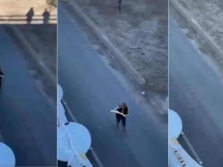 Captan a mujer robándose pedazo de rosca y casi arruina el Récord Guinness en Mexicali Captan a mujer robándose pedazo de rosca y casi arruina el Récord Guinness en Mexicali