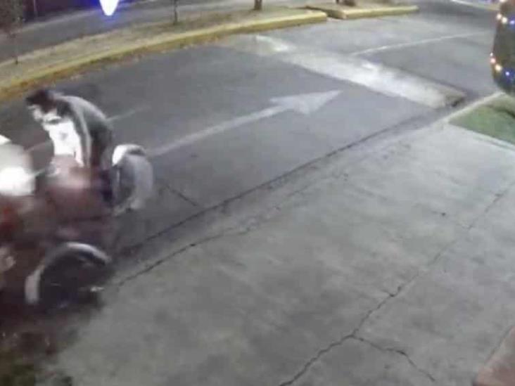 Video: Atropellan a otro vendedor de tamales Video: Atropellan a otro vendedor de tamales