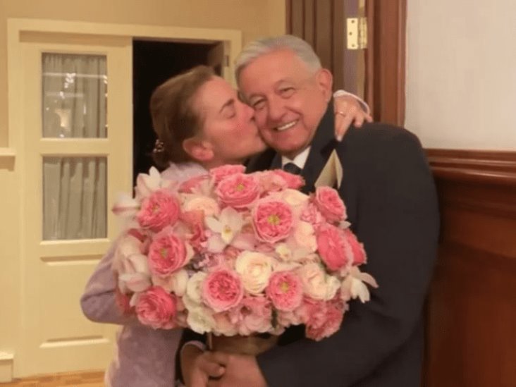 AMLO da regalo amoroso a Beatriz Gutiérrez Müller por su cumpleaños AMLO da regalo amoroso a Beatriz Gutiérrez Müller por su cumpleaños