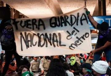 Feministas realizan destrozos en estación de Bellas Artes; protestan por presencia de Guardia Nacional