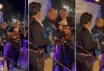 Felipe Calderón fue captado en España cantando "El martes me fusilan" a días del juicio de García Luna