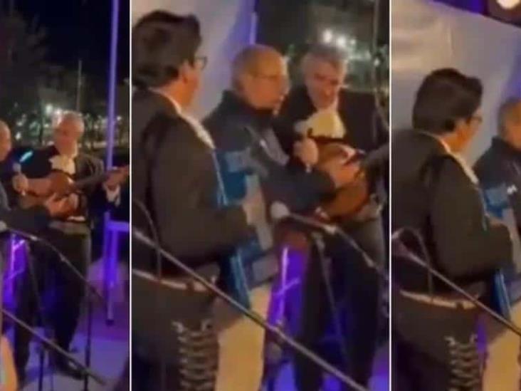 Felipe Calderón fue captado en España cantando "El martes me fusilan" a días del juicio de García Luna Felipe Calderón fue captado en España cantando "El martes me fusilan" a días del juicio de García Luna