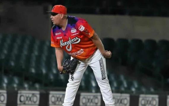El pitcher tabasqueño, Juan Pablo Oramas relevó en los play offs de la Liga Mexicana del Pacifico