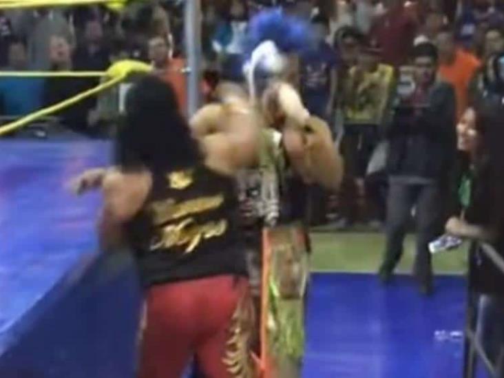 Video. Luchadores arman pelea real durante espectáculo Video. Luchadores arman pelea real durante espectáculo