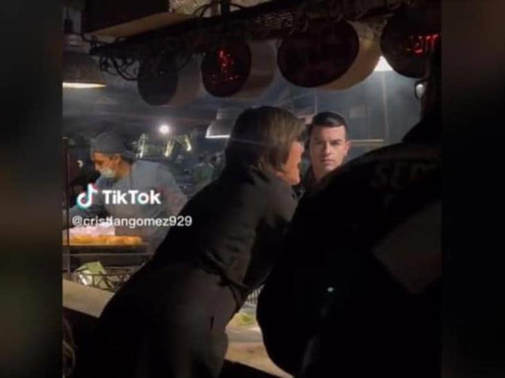 ¡Quiero mis papas! Mujer enloquece en restaurante porque no le dan su pedido ¡Quiero mis papas! Mujer enloquece en restaurante porque no le dan su pedido