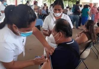 Concluyen Cárdenas y Comalcalco, jornada de vacunación anticovid