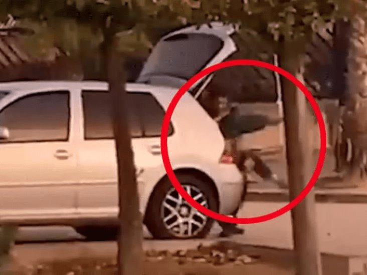 VIDEO: Captan momento en que un hombre secuestra a su hermana VIDEO: Captan momento en que un hombre secuestra a su hermana