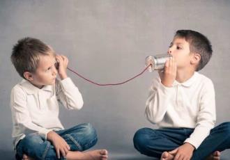 Niños con trastorno persistente del habla: un grave problema para hacer amigos