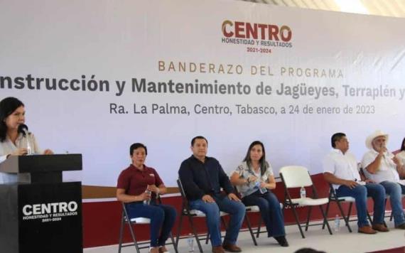 La alcaldesa de Centro, Yolanda del Carmen Osuna Huerta puso en marcha el programa de construcción y Mantenimiento de Jagüeyes, terraplen y drenes en la ranchería la Palma