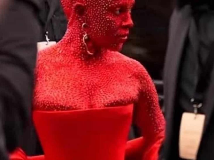 Doja Cat, Kylie Jenner y otras famosas con looks excéntricos en pasarela de Schiaparelli Doja Cat, Kylie Jenner y otras famosas con looks excéntricos en pasarela de Schiaparelli